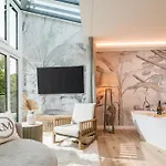 Oswald's Boutique 5*