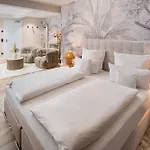Oswald's Boutique Hotel 5*