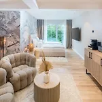 Oswald's Boutique 5*