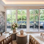 Oswald's Boutique Szálloda 5*