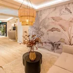 Oswald's Boutique 5*