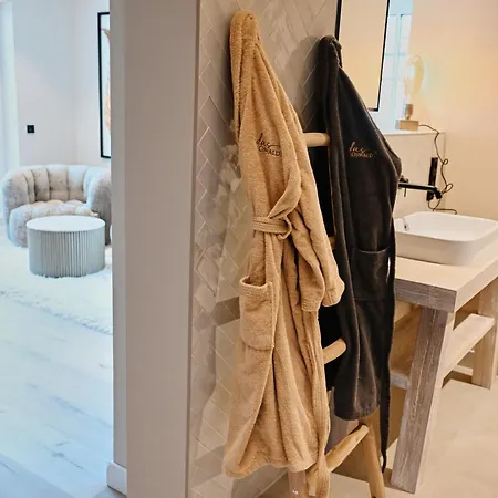 فندق Oswald's Boutique *