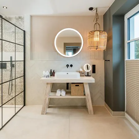 فندق Oswald's Boutique *